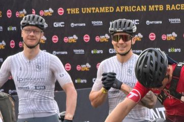 Attēls rakstam: Ogrēniešiem Vidovskim un Ābolam 28. vieta “Absa Cape Epic” kopvērtējumā
