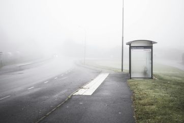 Attēls rakstam: Ogrē pieturvietā smēķē un iedzer