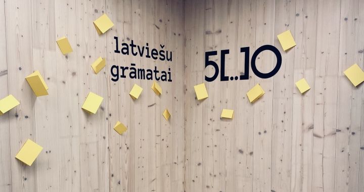 Ogres bibliotēkā vērojama notikumu ciklam “Latviešu grāmatai 500” veltīta izstāde
