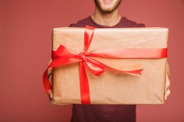 Attēls rakstam: Aptauja: 49% iedzīvotāju pēc svētkiem atdāvina dāvanas