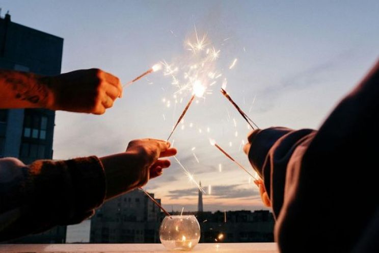 Attēls rakstam: Kā svinēt Jaungada atnākšanu, nesagandējot kaimiņattiecības