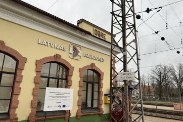 Attēls rakstam: Tomes pagastā iebrauc grāvī, Ogrē ālējas vilcienā