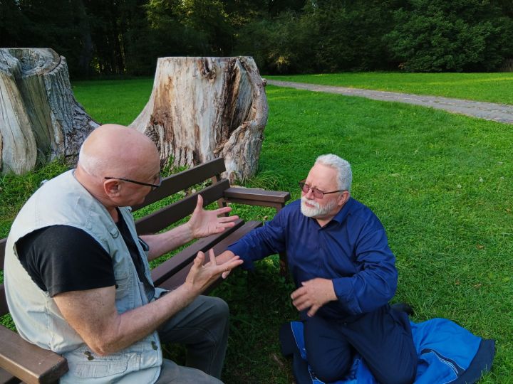 Vīru saruna: Nopietni un vieglā humorā Upenieks un Grūbe