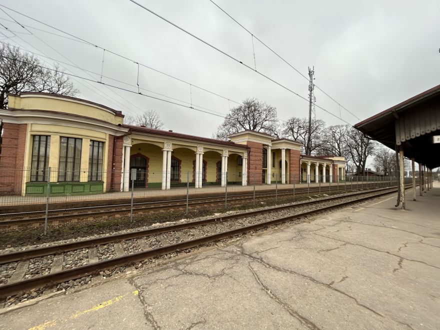 Ogrē lieto alkoholu dzelzceļa stacijā 