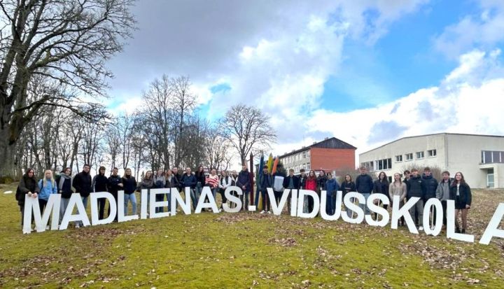 Anchinas institūta (Francija) skolēni un skolotāji Madlienas vidusskolā