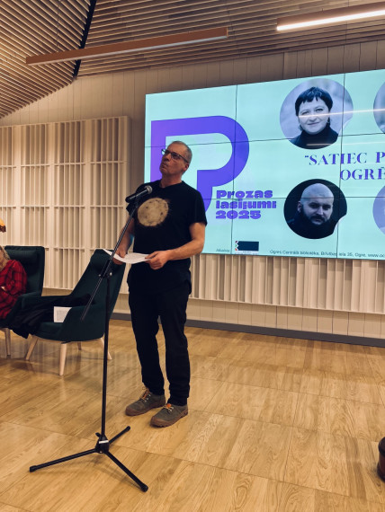 Ogrē izskanējuši prozas lasījumi arfas pavadībā