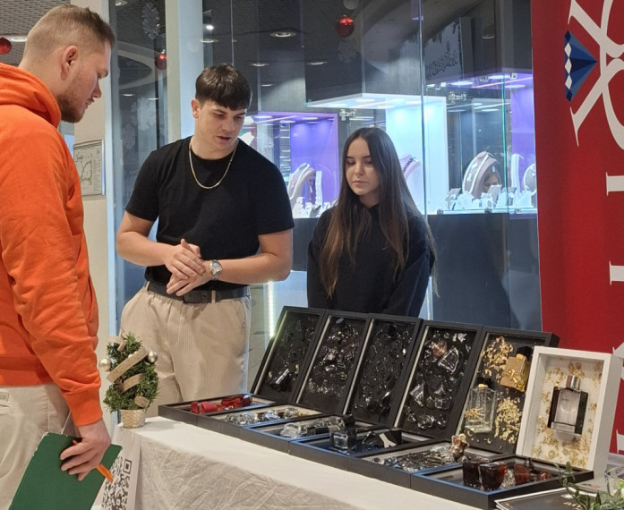 FOTO: "Cits bazārs Ogrē". Noskaidroti labākie skolēnu mācību uzņēmumi, starp labākajiem arī jaunieši no Ogres