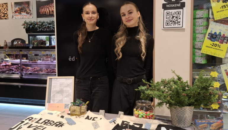 FOTO: "Cits bazārs Ogrē". Noskaidroti labākie skolēnu mācību uzņēmumi, starp labākajiem arī jaunieši no Ogres