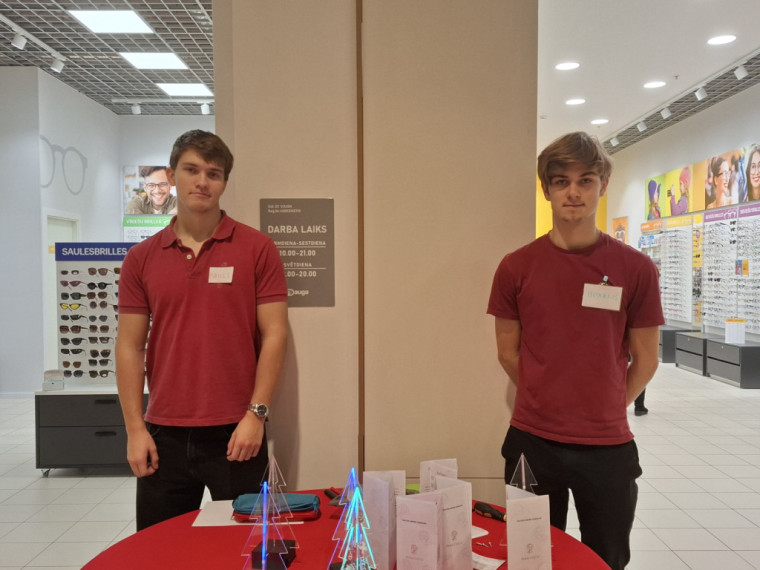 FOTO: "Cits bazārs Ogrē". Noskaidroti labākie skolēnu mācību uzņēmumi, starp labākajiem arī jaunieši no Ogres