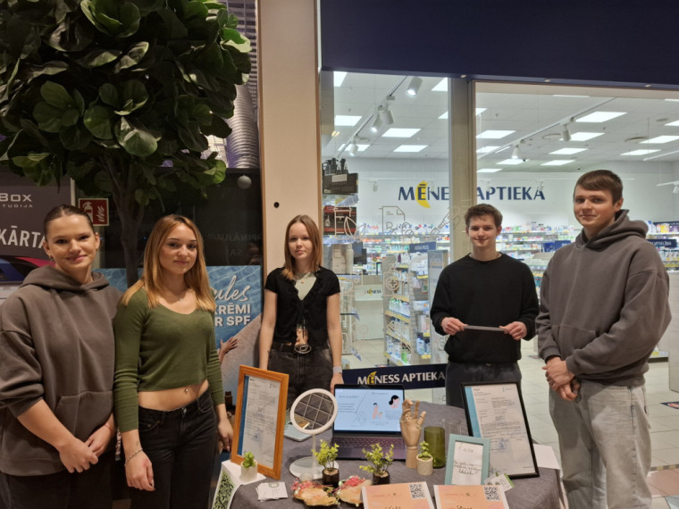 FOTO: "Cits bazārs Ogrē". Noskaidroti labākie skolēnu mācību uzņēmumi, starp labākajiem arī jaunieši no Ogres