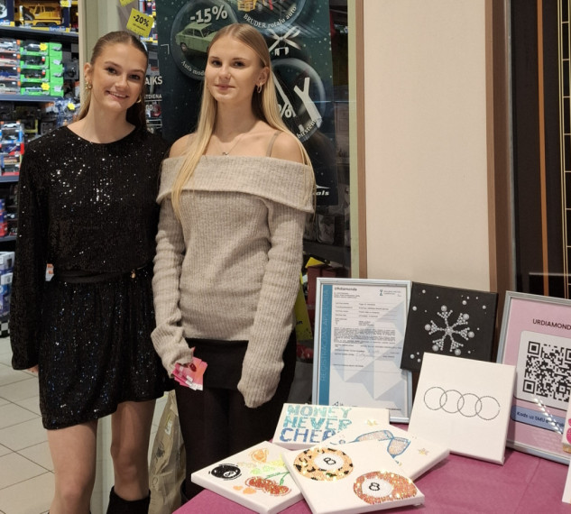 FOTO: "Cits bazārs Ogrē". Noskaidroti labākie skolēnu mācību uzņēmumi, starp labākajiem arī jaunieši no Ogres