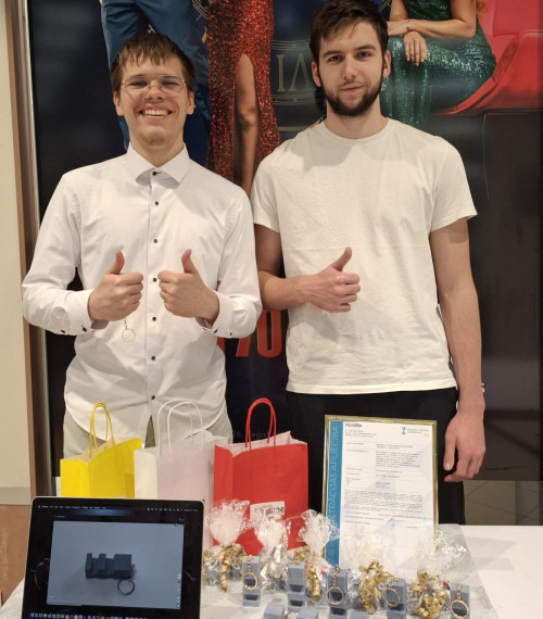 FOTO: "Cits bazārs Ogrē". Noskaidroti labākie skolēnu mācību uzņēmumi, starp labākajiem arī jaunieši no Ogres