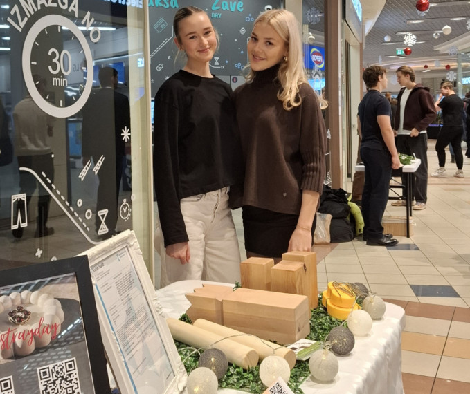 FOTO: "Cits bazārs Ogrē". Noskaidroti labākie skolēnu mācību uzņēmumi, starp labākajiem arī jaunieši no Ogres