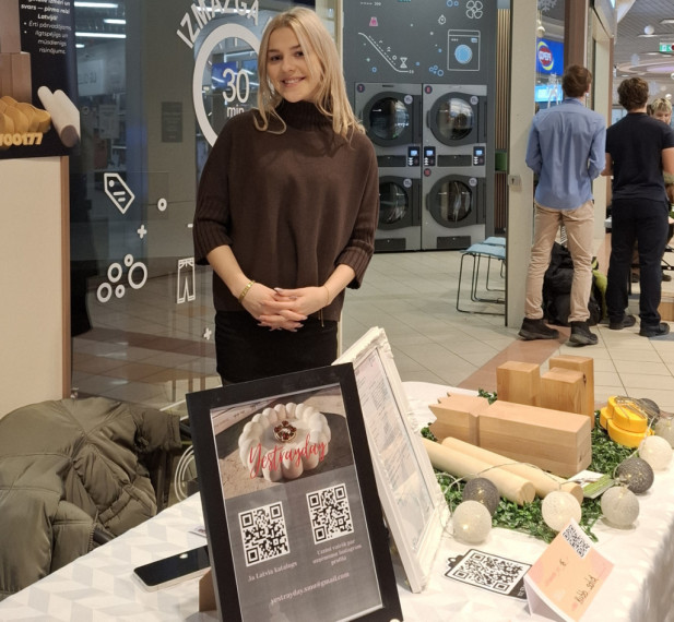 FOTO: "Cits bazārs Ogrē". Noskaidroti labākie skolēnu mācību uzņēmumi, starp labākajiem arī jaunieši no Ogres