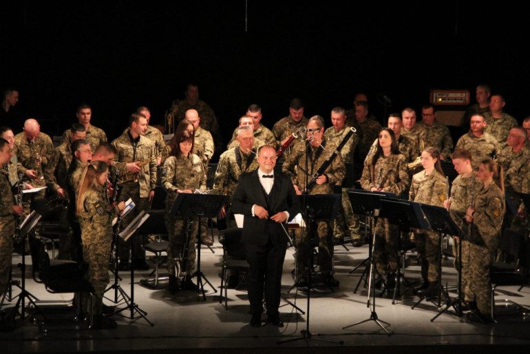 Atvars Lakstīgala: Mūzika un māksla ir dvēseles ierocis