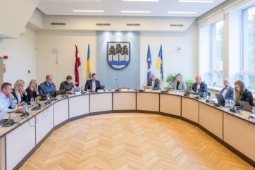 Attēls rakstam: Ogres valdošās koalīcijas deputāti neplāno atbalstīt opozīcijas priekšlikumu gāzt Helmani