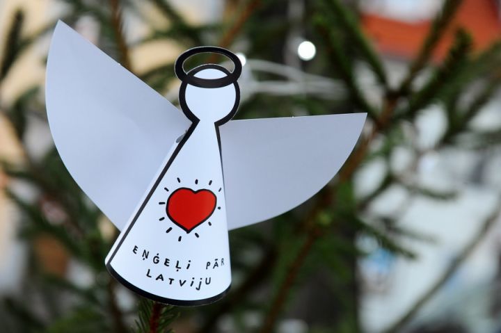 Sācis darboties labdarības akcijas "Eņģeļi pār Latviju" zvanu centrs