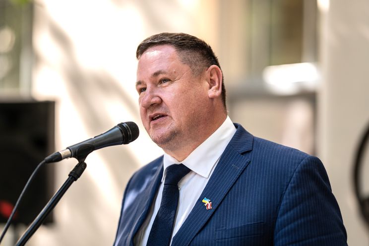 Attēls rakstam: Vairāki opozīcijas deputāti Ogrē prasa Egila Helmaņa atbrīvošanu no amata