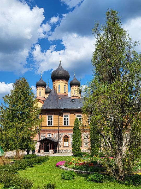 Ceļojuma piezīmes. Klosteris un politika