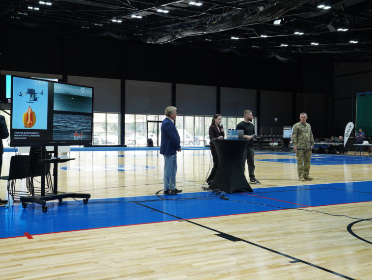 FOTO: Droni kā nākotnes aizsardzības un ekonomikas balsts - forumā Ogrē pulcējās uzņēmēji, eksperti un interesenti