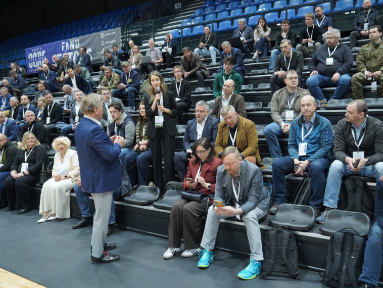 FOTO: Droni kā nākotnes aizsardzības un ekonomikas balsts - forumā Ogrē pulcējās uzņēmēji, eksperti un interesenti