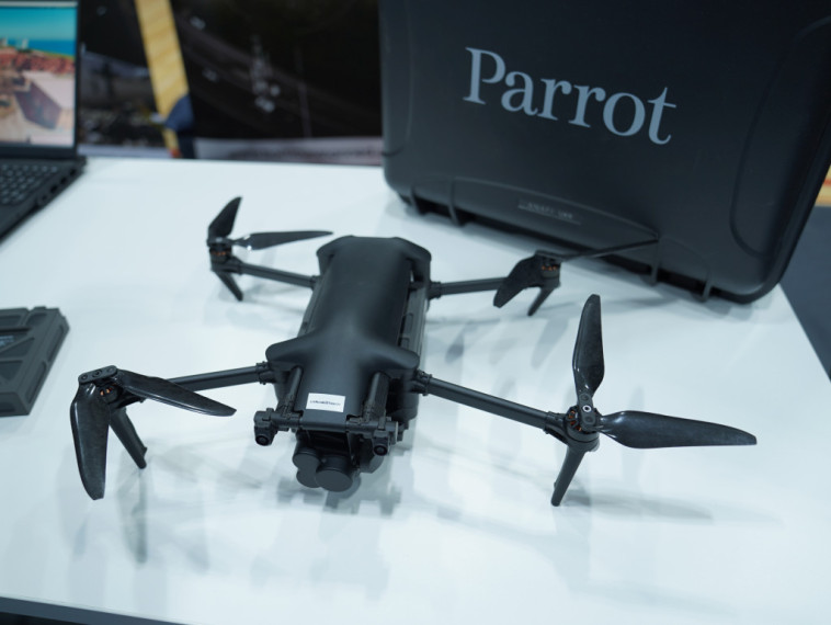 FOTO: Droni kā nākotnes aizsardzības un ekonomikas balsts - forumā Ogrē pulcējās uzņēmēji, eksperti un interesenti