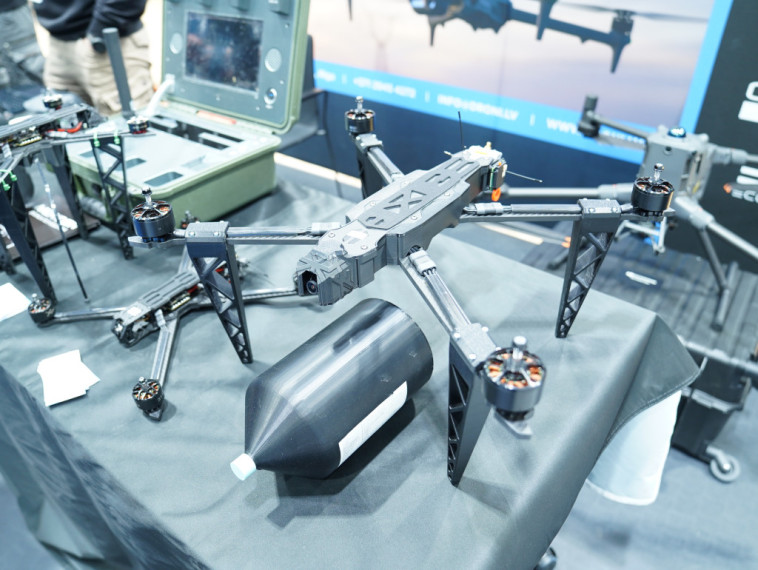 FOTO: Droni kā nākotnes aizsardzības un ekonomikas balsts - forumā Ogrē pulcējās uzņēmēji, eksperti un interesenti