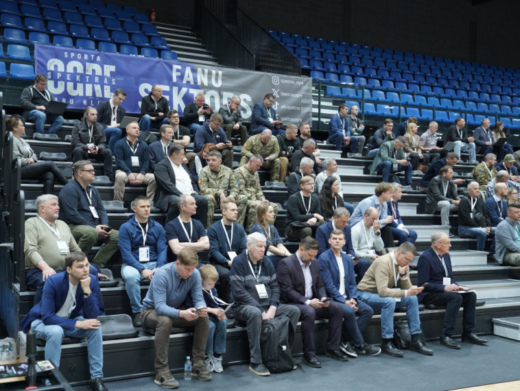 FOTO: Droni kā nākotnes aizsardzības un ekonomikas balsts - forumā Ogrē pulcējās uzņēmēji, eksperti un interesenti