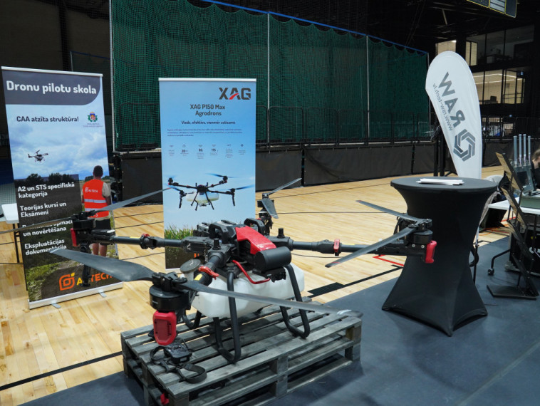 FOTO: Droni kā nākotnes aizsardzības un ekonomikas balsts - forumā Ogrē pulcējās uzņēmēji, eksperti un interesenti