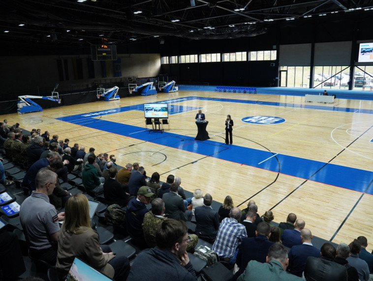 FOTO: Droni kā nākotnes aizsardzības un ekonomikas balsts - forumā Ogrē pulcējās uzņēmēji, eksperti un interesenti