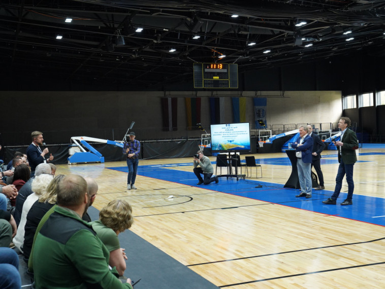 FOTO: Droni kā nākotnes aizsardzības un ekonomikas balsts - forumā Ogrē pulcējās uzņēmēji, eksperti un interesenti