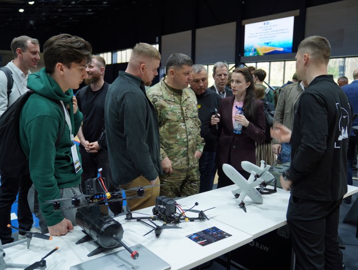 FOTO: Droni kā nākotnes aizsardzības un ekonomikas balsts - forumā Ogrē pulcējās uzņēmēji, eksperti un interesenti