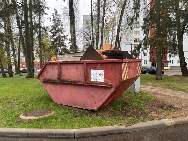 Ogrēnieši Lielās talkas dienā atbrīvojas no 40 gadu mantojuma, uzkopojot pagrabus