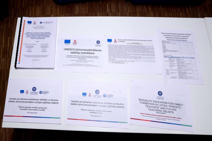 Attēls rakstam: Vērtības dokumentos ir, bet izglītības saturā tās pietrūkst, apakškomisijā diskutē deputāti un pētnieki