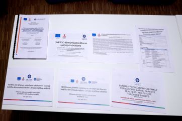 Attēls rakstam: Vērtības dokumentos ir, bet izglītības saturā tās pietrūkst, apakškomisijā diskutē deputāti un pētnieki