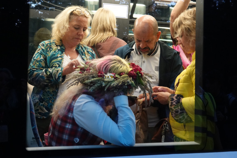 Foto klubs &quot;Ogre&quot; dalās ar aizkulišu kadriem no XIII Latvijas Skolu jaunatnes dziesmu un deju svētkiem