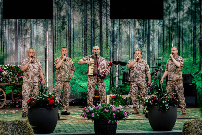 FOTO: Raidījuma “Latvijas Sirdsdziesma” finālā uzvar Dainis Skutelis un Andris Baltacis ar dziesmu “Latgalietis ir”