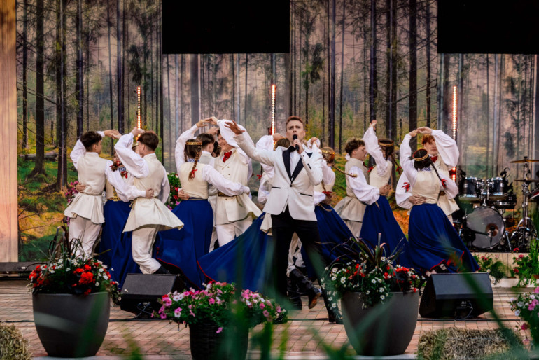 FOTO: Raidījuma “Latvijas Sirdsdziesma” finālā uzvar Dainis Skutelis un Andris Baltacis ar dziesmu “Latgalietis ir”