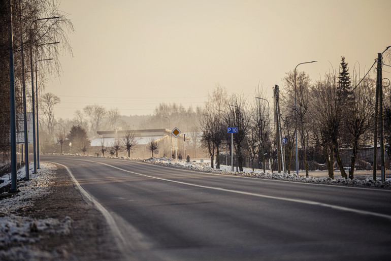 FOTO: Ilgi gaidītas pārmaiņas! Pārbūvēts reģionālā autoceļa posms pie Tīnūžiem