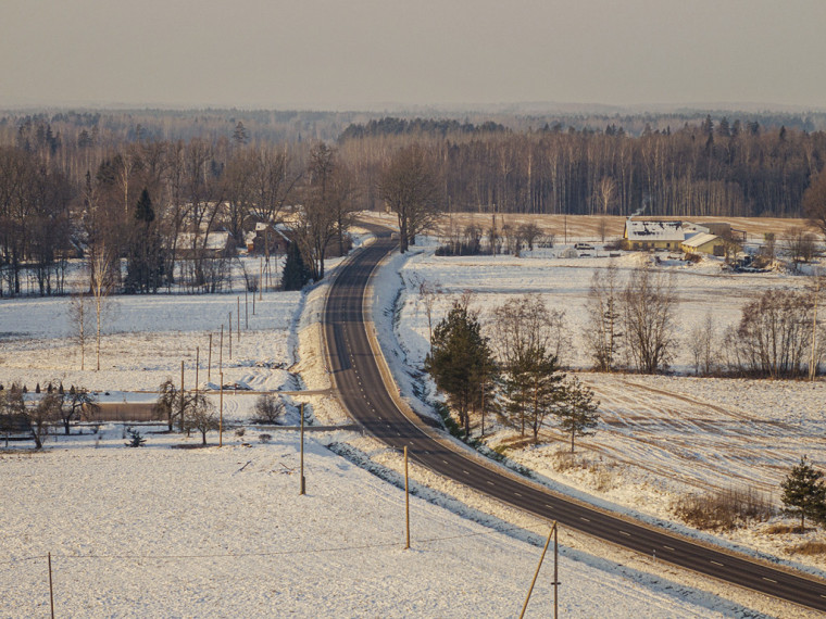 FOTO: Ilgi gaidītas pārmaiņas! Pārbūvēts reģionālā autoceļa posms pie Tīnūžiem