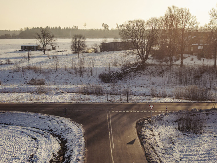 FOTO: Ilgi gaidītas pārmaiņas! Pārbūvēts reģionālā autoceļa posms pie Tīnūžiem