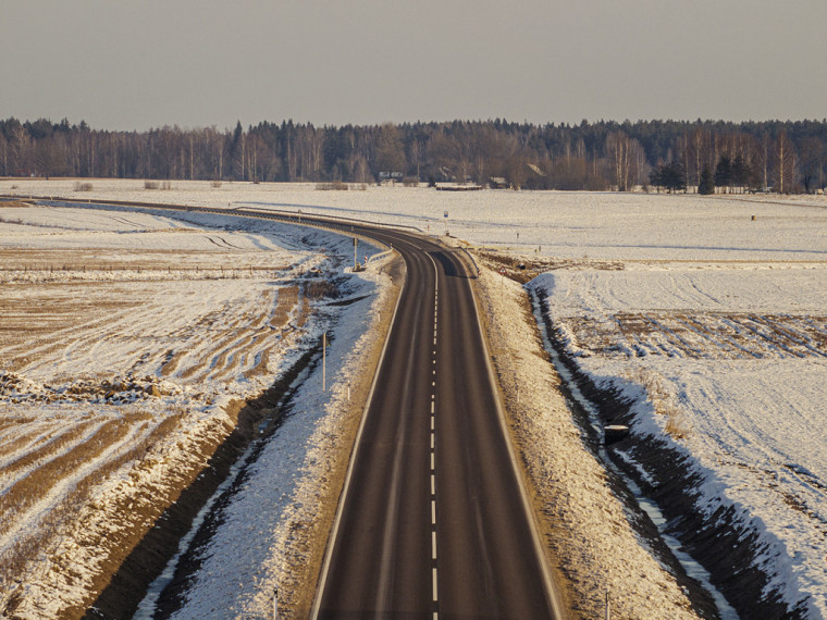 FOTO: Ilgi gaidītas pārmaiņas! Pārbūvēts reģionālā autoceļa posms pie Tīnūžiem