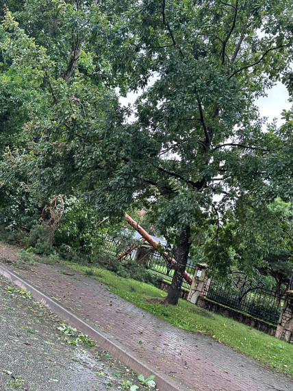 FOTO: Vētras postījumi Tīnūžos un Ogrē