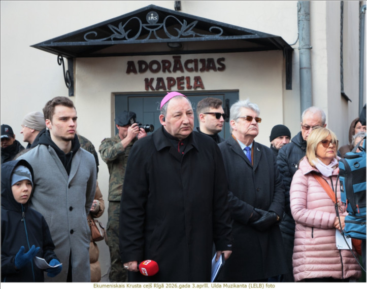 FOTO: Ekumeniskais Krusta ceļš pulcēja simtiem cilvēku