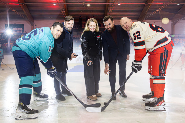 FOTO: Lielais hokejs atgriežas Ogrē. EHL pret OHL labdarības spēle