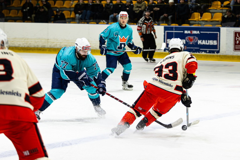 FOTO: Lielais hokejs atgriežas Ogrē. EHL pret OHL labdarības spēle