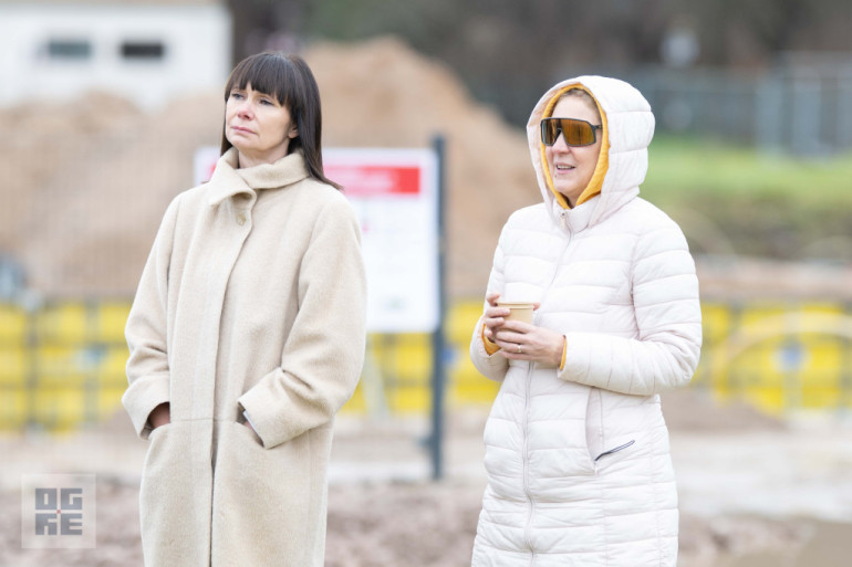 FOTO: Ogrē sāk būvēt jaunu volejbola halli ar četriem pludmales volejbola laukumiem