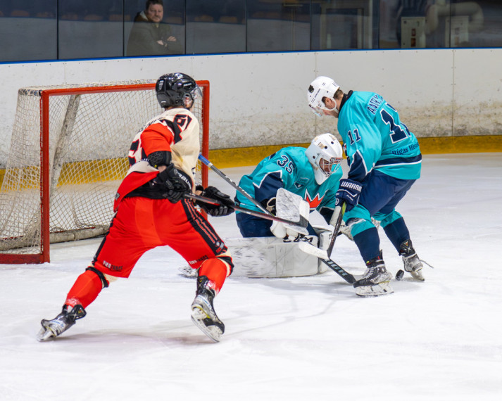 FOTO: Lielais hokejs atgriežas Ogrē. EHL pret OHL labdarības spēle
