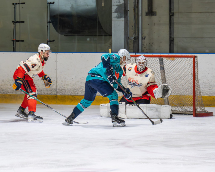 FOTO: Lielais hokejs atgriežas Ogrē. EHL pret OHL labdarības spēle