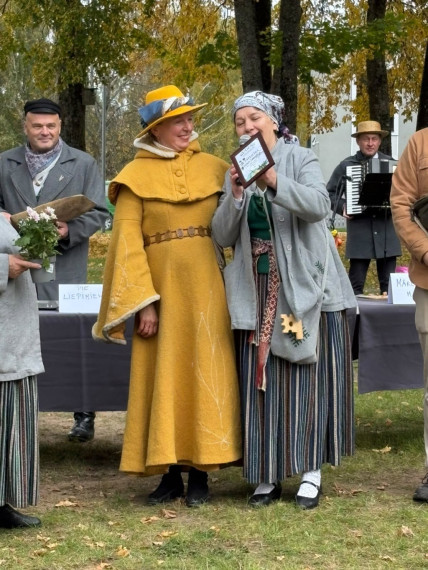 FOTO: Ķegumā ar dziesmām, dejām un Latgales smeķi aizvadīts Miķeļdienas gadatirgus